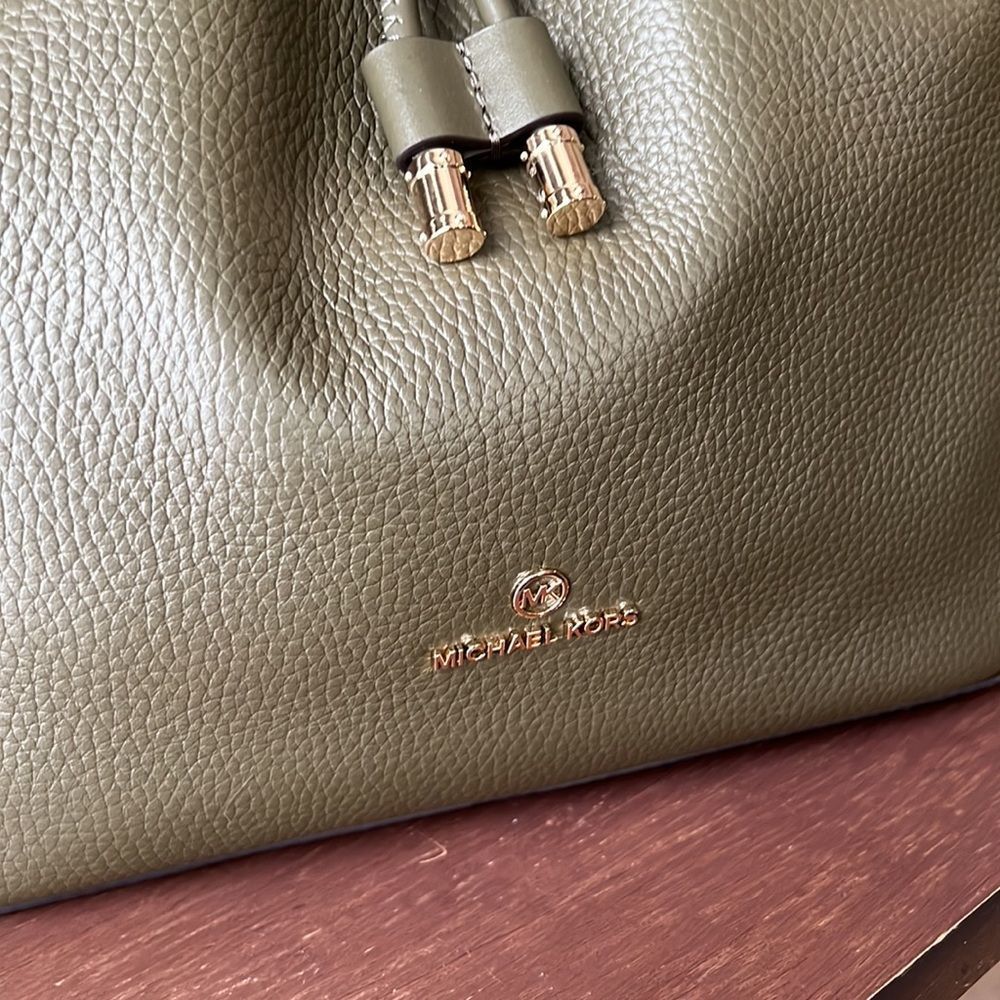 Michael Kors pebbled leather tote bag - Picture 10 of 13